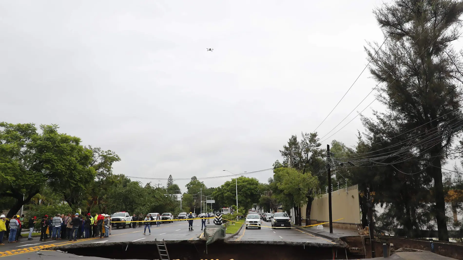 Socavón ubicado en López Mateos